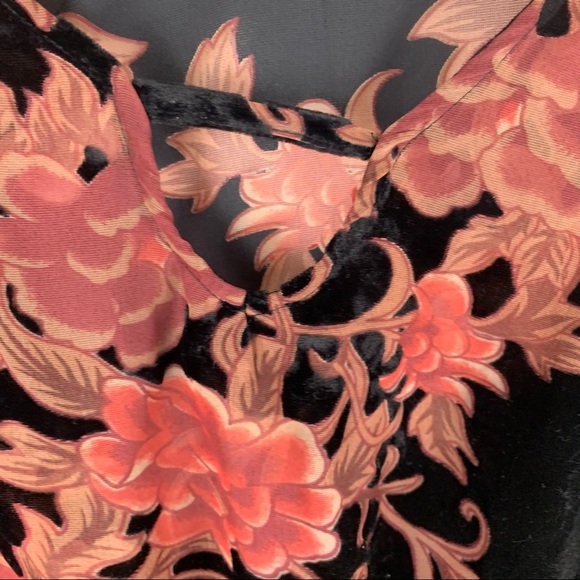 Vintage Havana Floral Velvet Bell Sleeve Crop Top - Picture 7 of 11